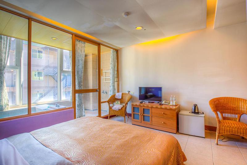 Crystal Hotel Женай Екстер'єр фото